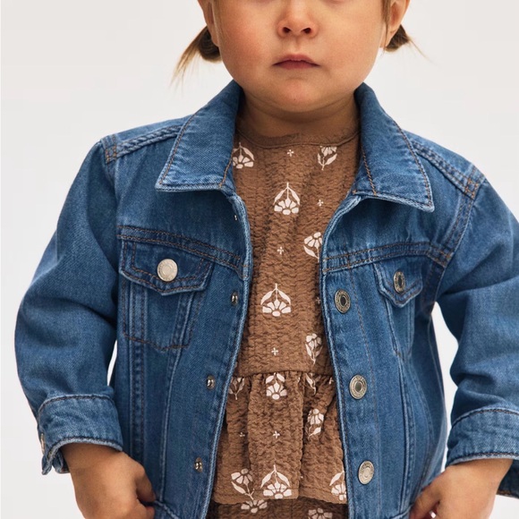 H & M Classic Lt Blue Denim Silver Snap Close Fold Collar Trucker Jean Jacket - Picture 12 of 13